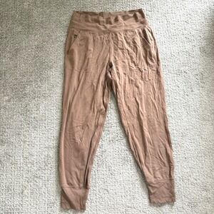 Athleta Venice Jogger Taupe Athleisure Medium Gorpcore Neutral Comfort‎ Lounge